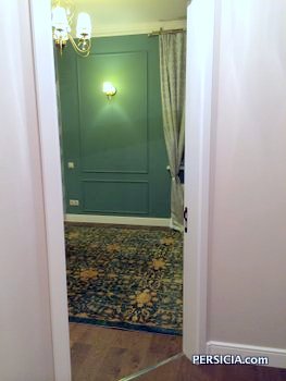Дизайнерский афганский ковер в современном в интерьере нашего заказчика